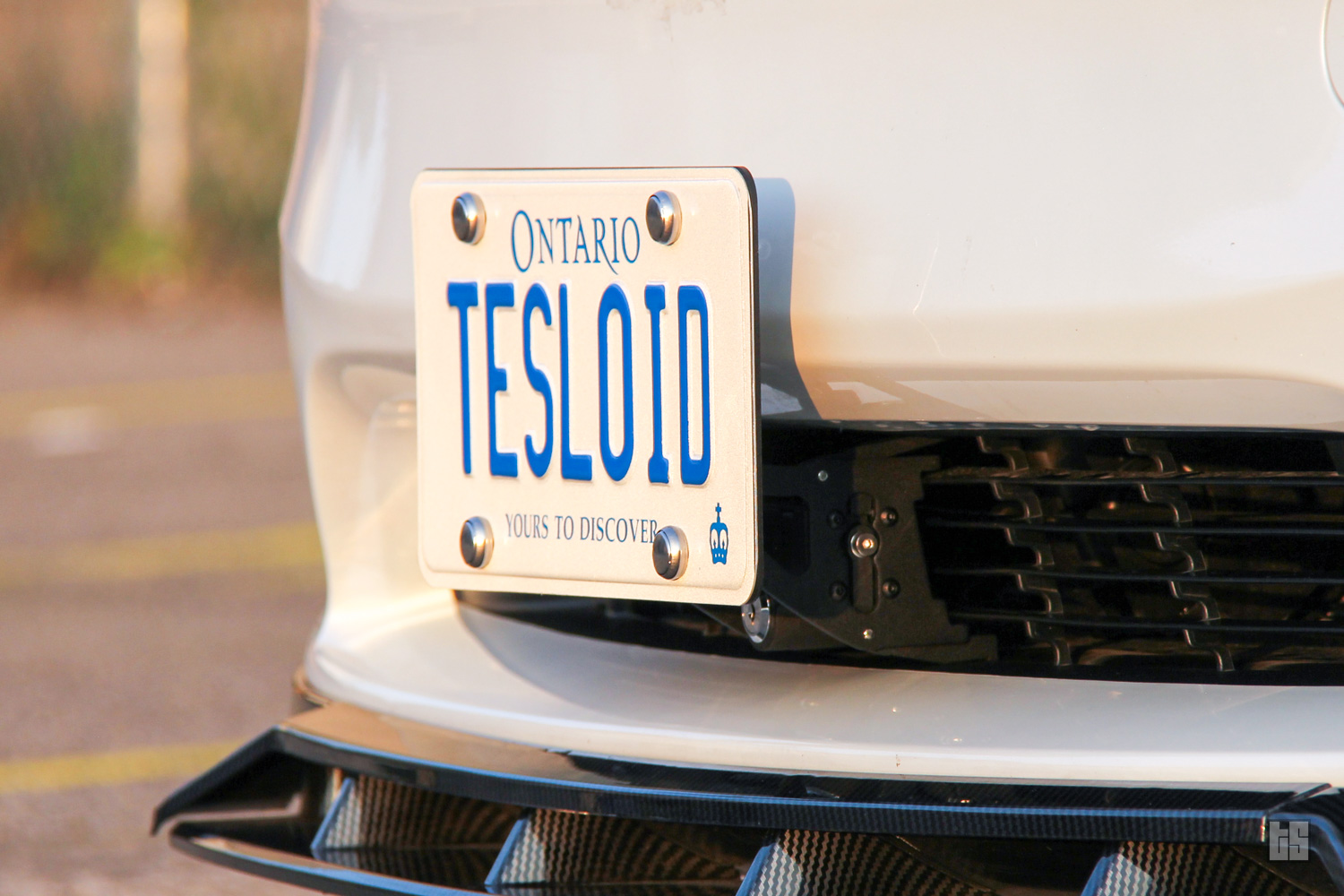 Removable front licence plate for model 3