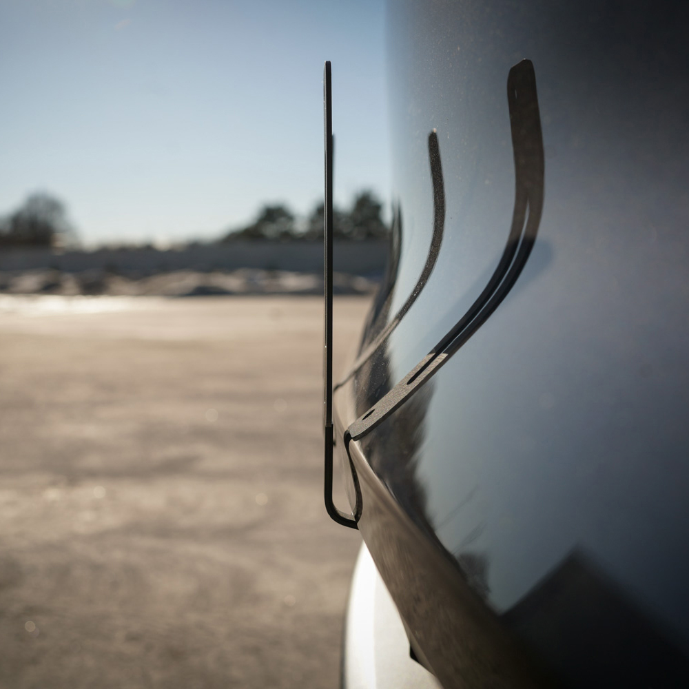 Removable front licence plate for model Y