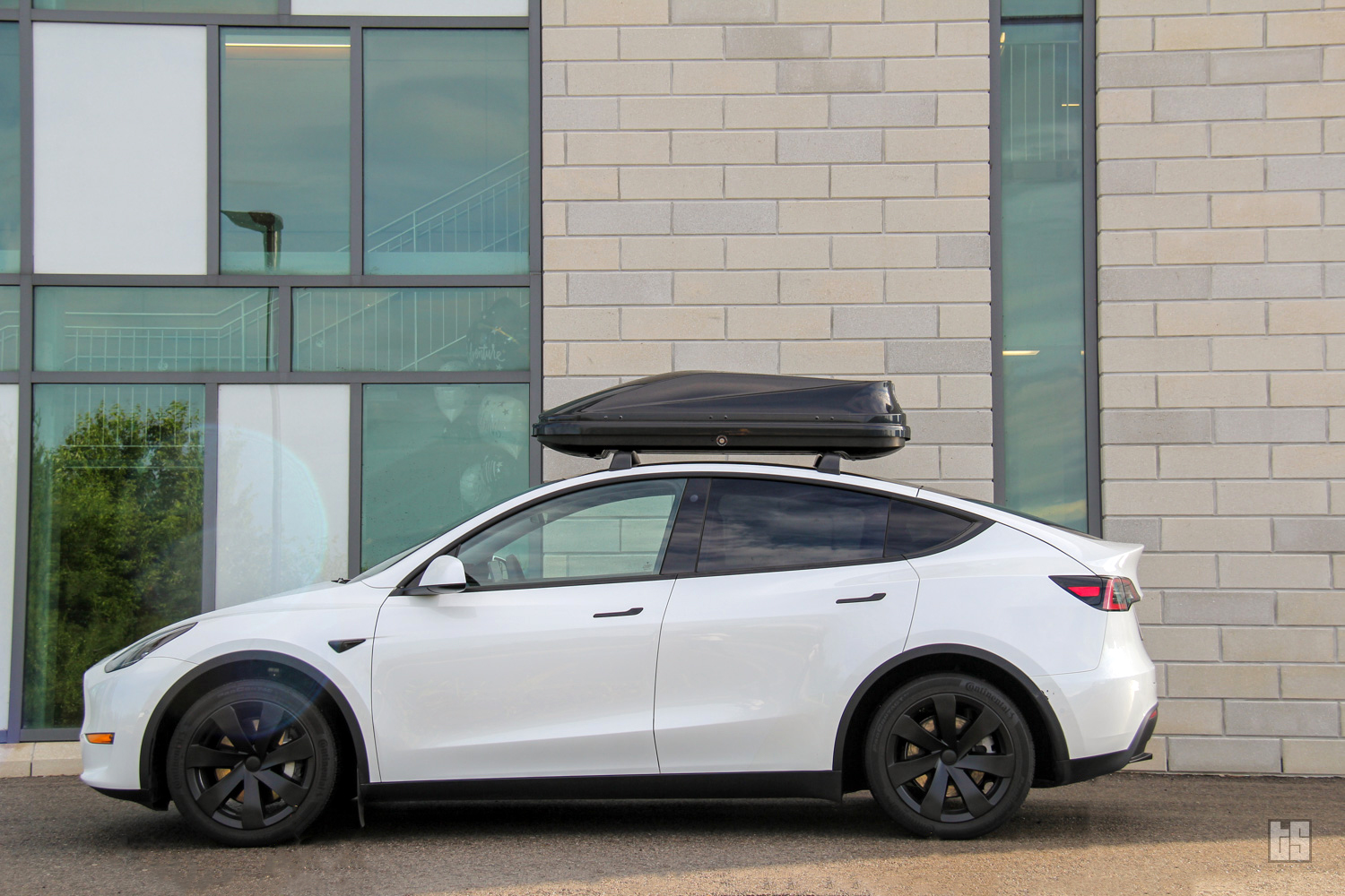 Model Y Rooftop Cargo Box