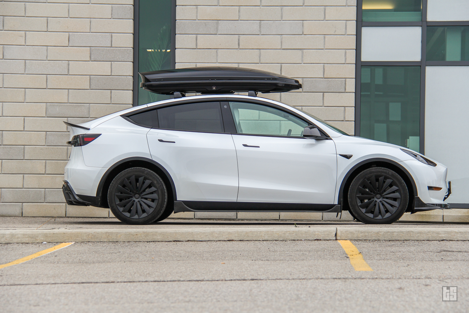 Tesloid Model Y Roof Cargo Box