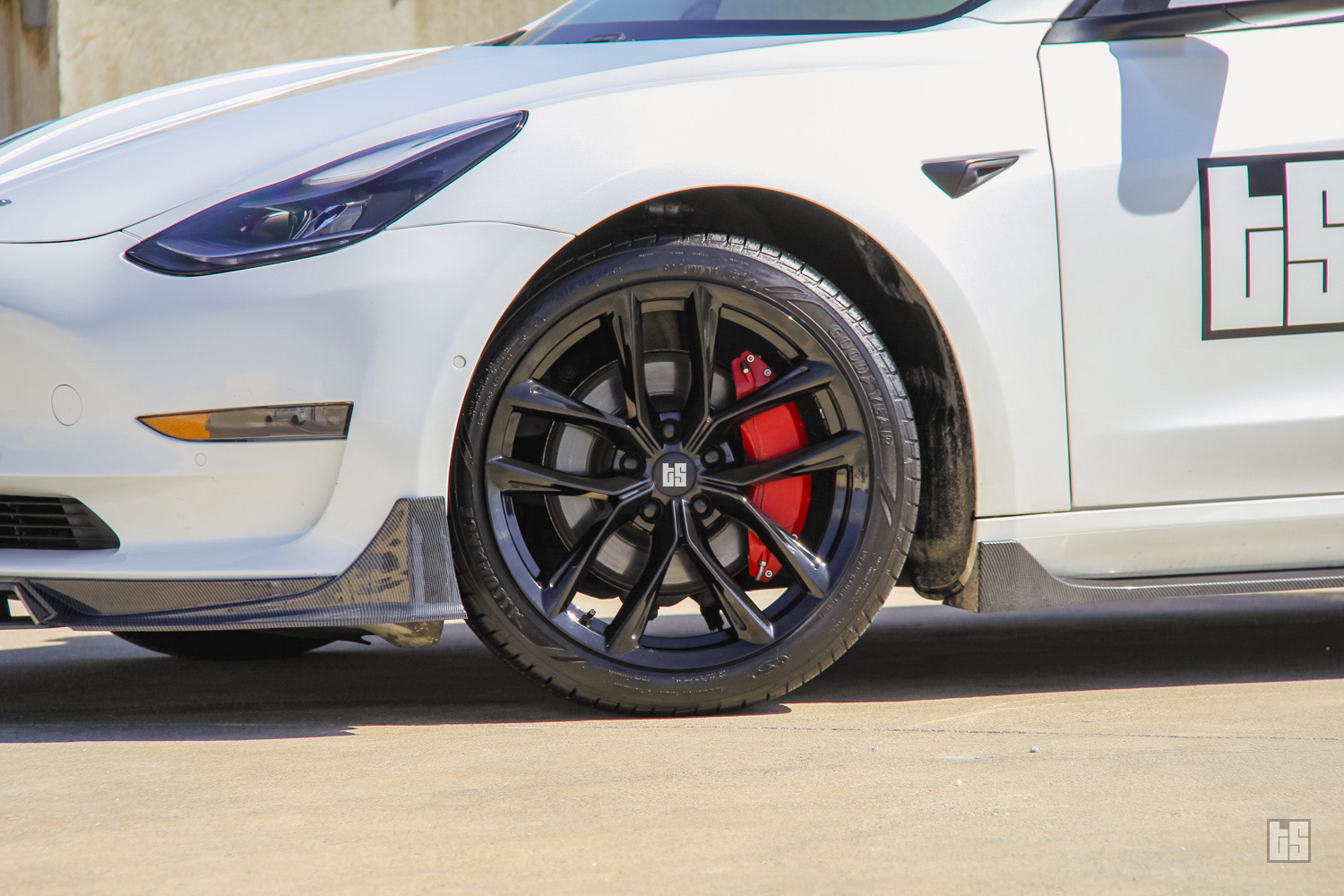 Tesloid rims ts01 black with white model 3