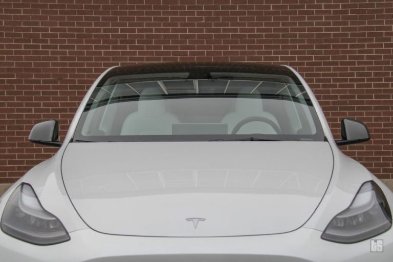 How to Defrost Your Tesla Model 3 and Model Y from the Tesla App