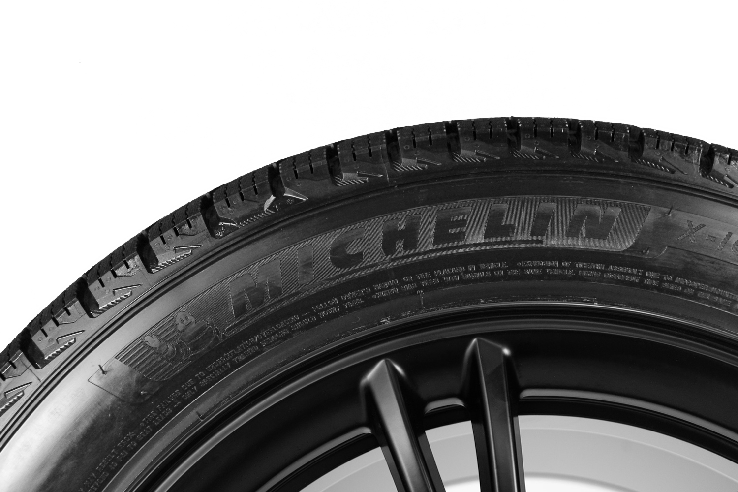 Model Y Winter Tires Package – 19″ Gemini Black with Michelin
