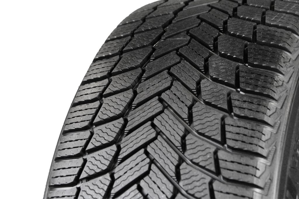 Model Y Winter Tires Package – 19″ Gemini Black with Michelin