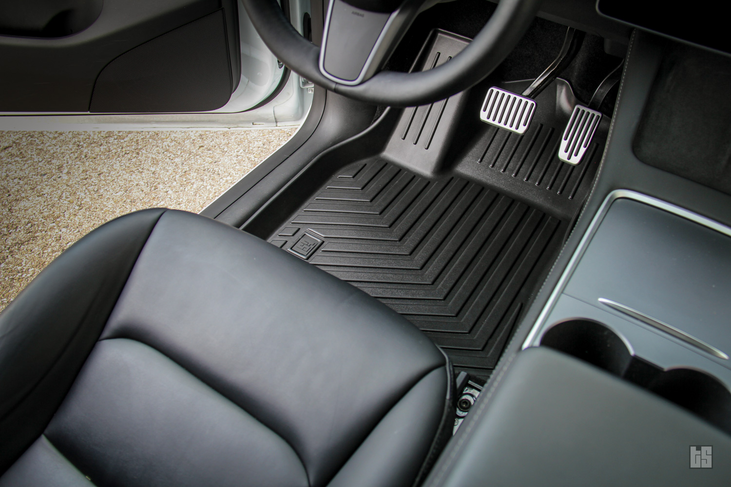 New Tesla Model Y Floor Mats by Tesloid provide the best 3D protection you  need