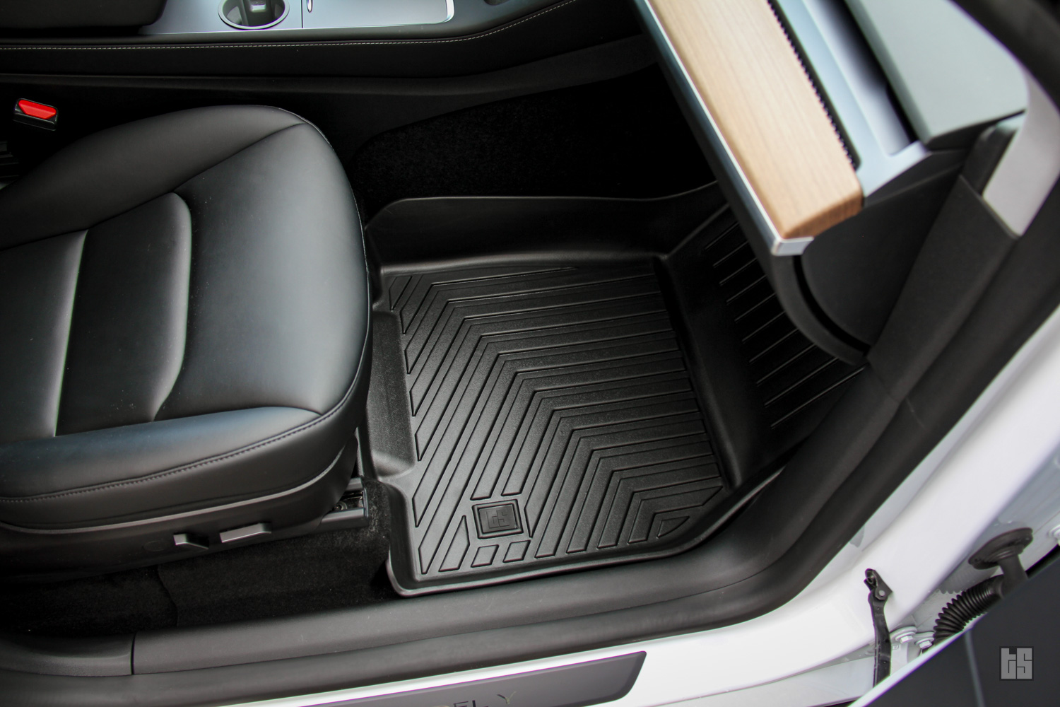 New Tesla Model Y Floor Mats by Tesloid provide the best 3D protection you  need