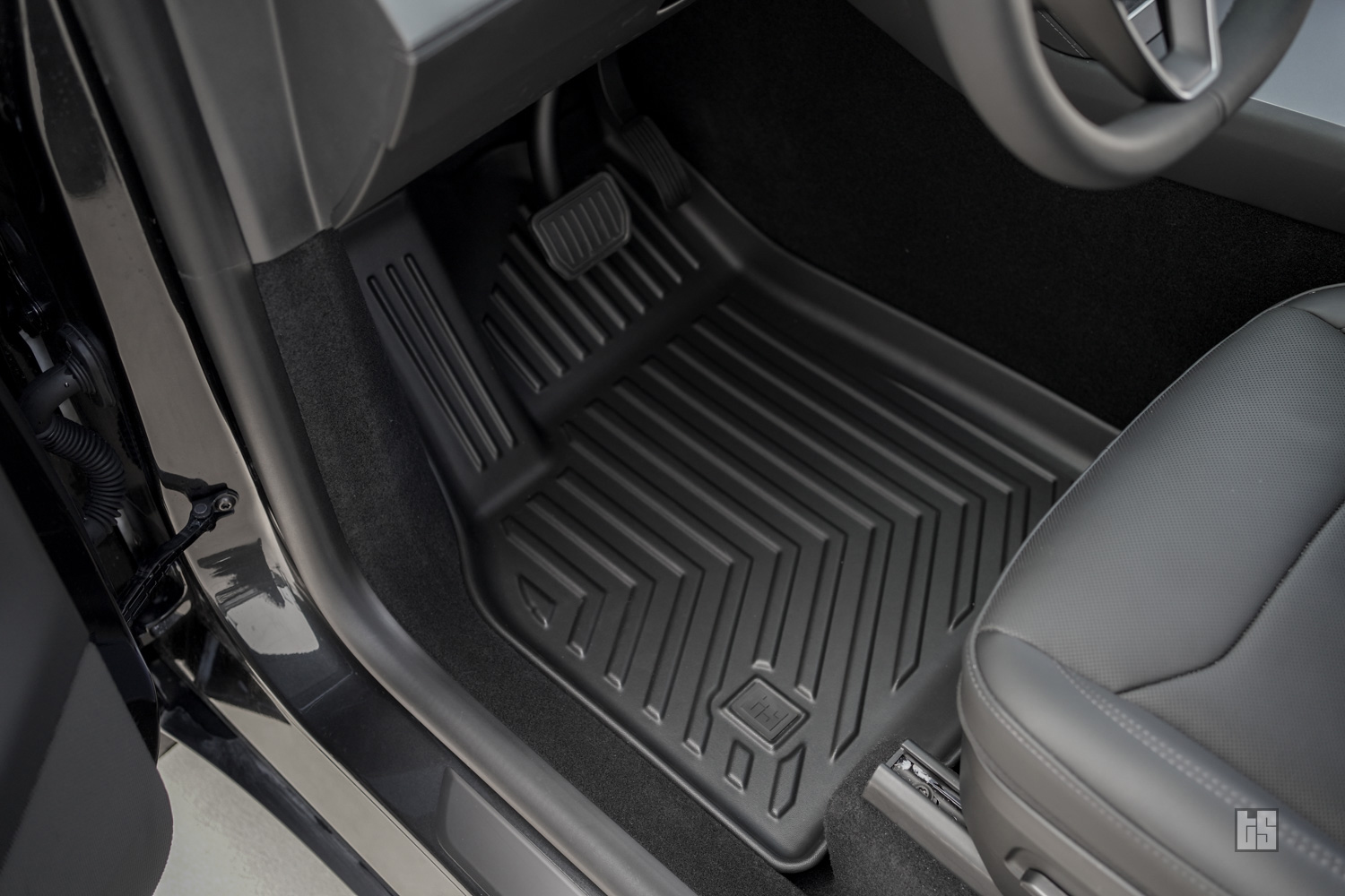 Model Y floor mats driver 