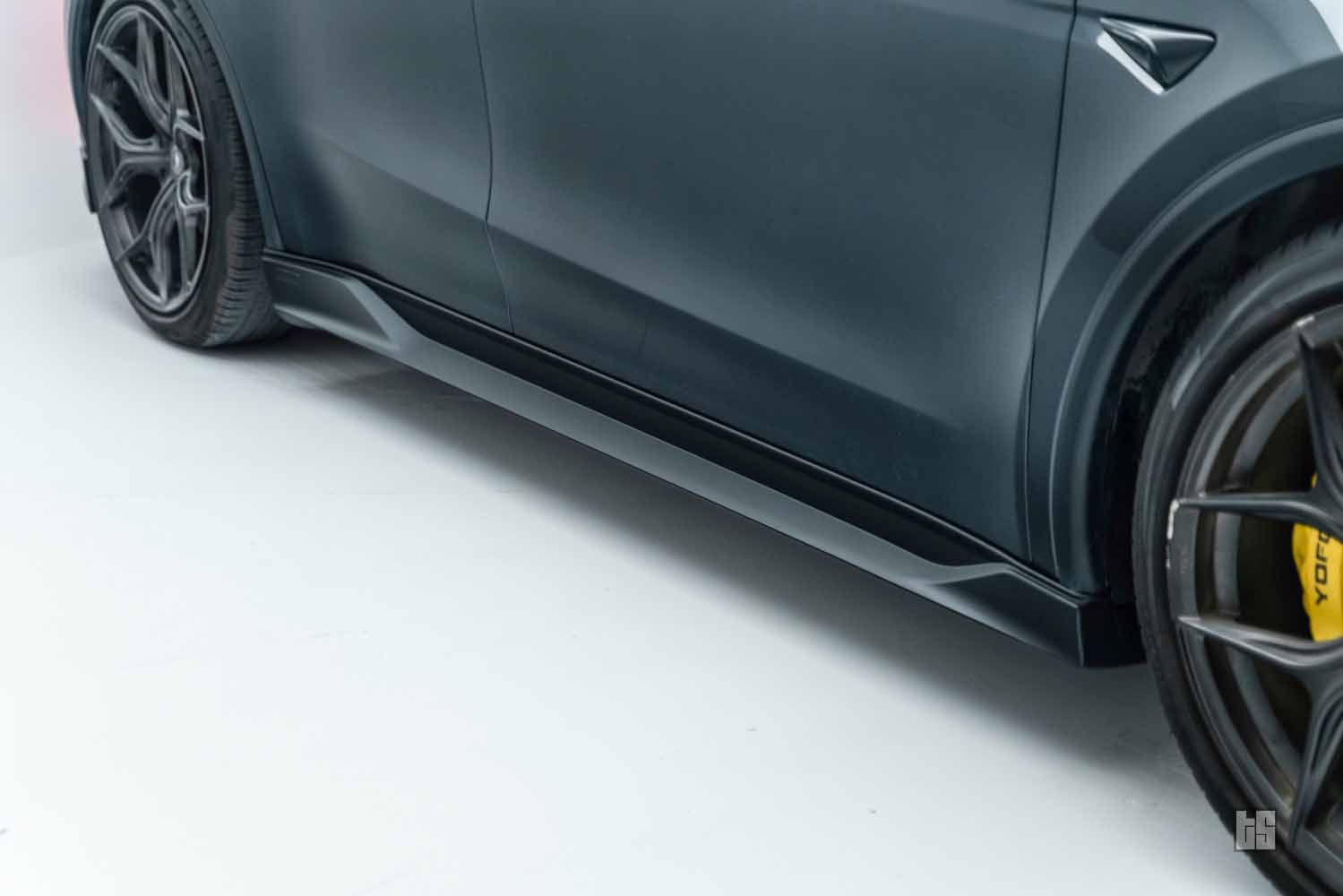 Model Y Juniper side skirts