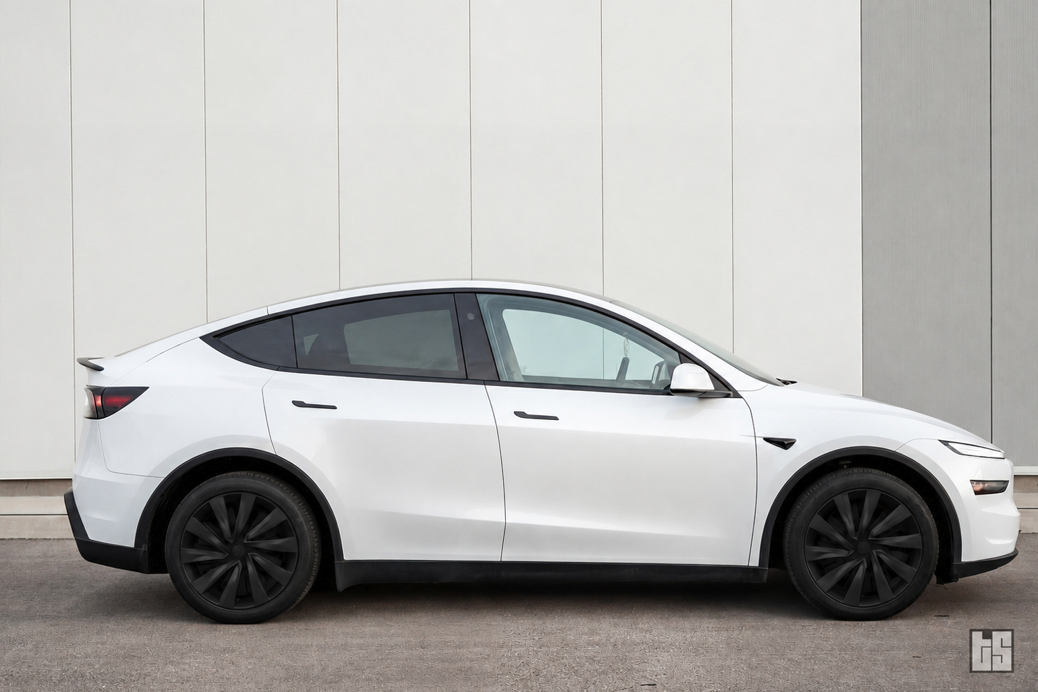 Tesla Model Y Juniper Black Wheel Covers