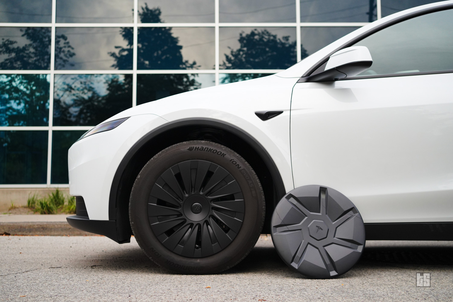 Tesla Model Y Standard 18" Wheel Covers Induction