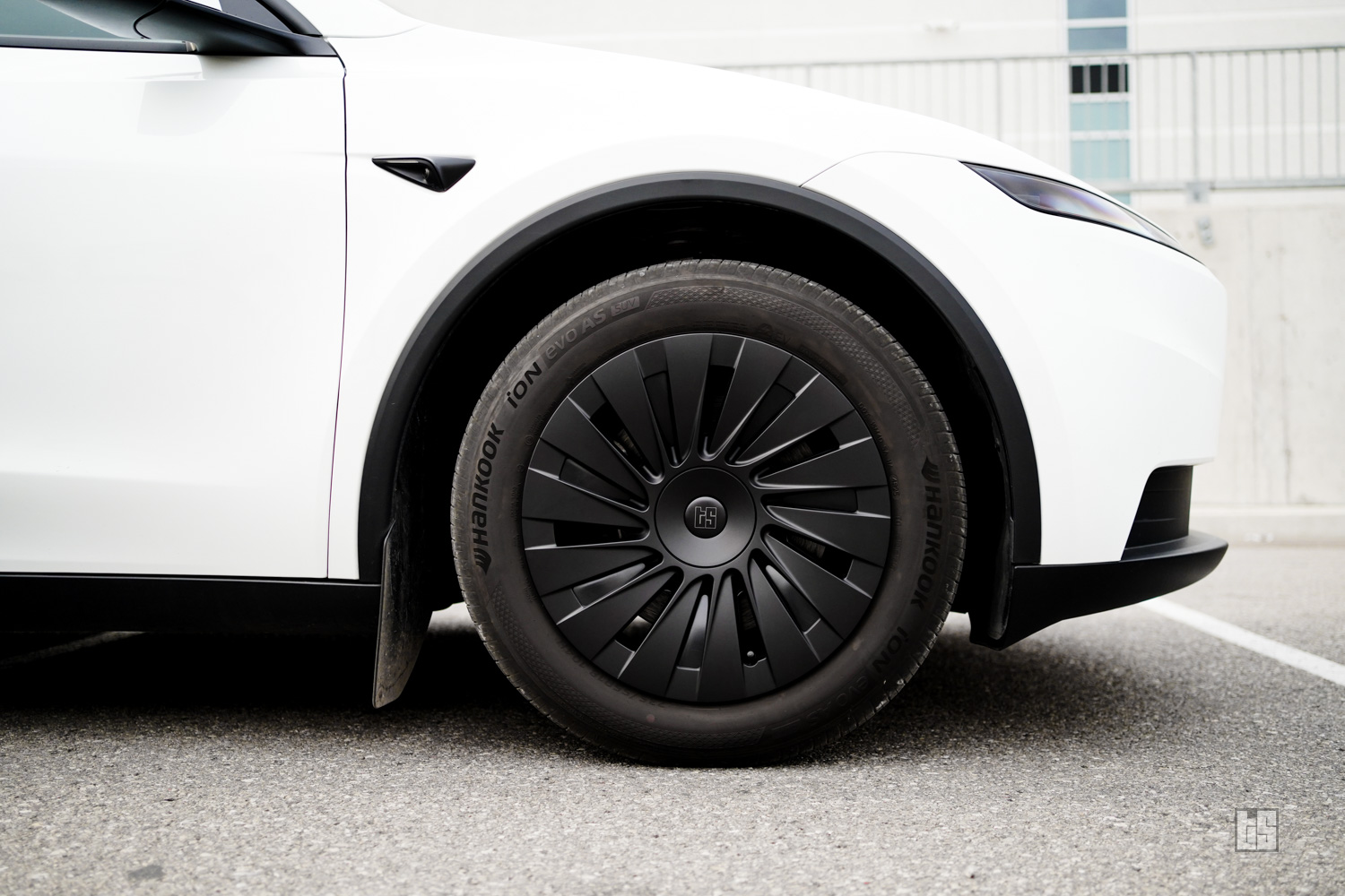 Tesla Model Y Standard 18" Wheel Covers Induction