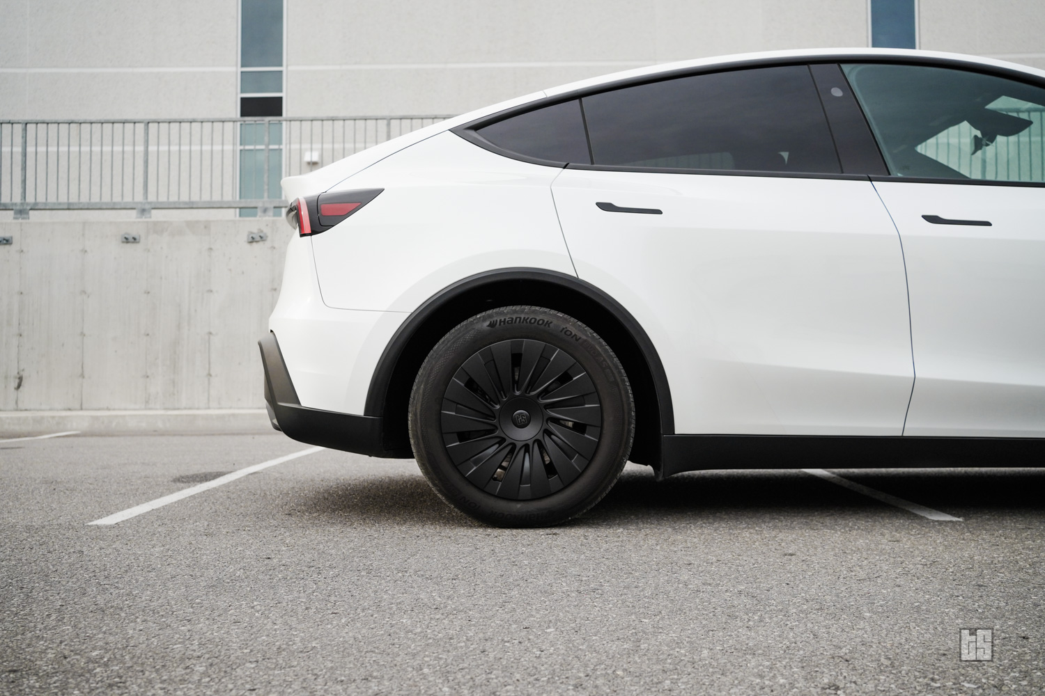 Tesla Model Y Standard 18" Wheel Covers Induction